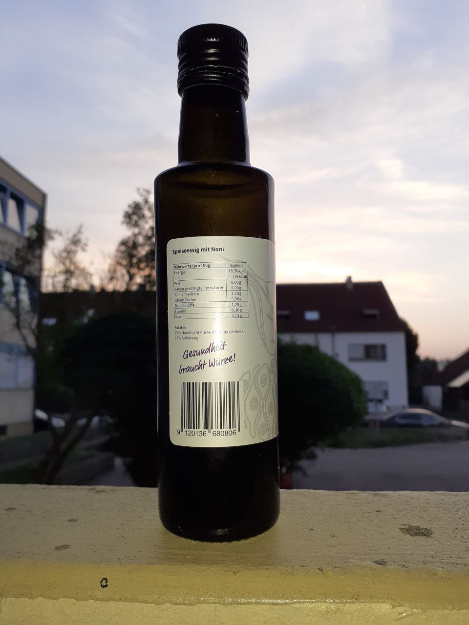NUI-NONI-ESSIG-Etikett
