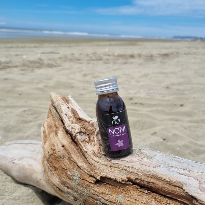 NUI-NONI-ORIGINAL-Shot-am-Strand